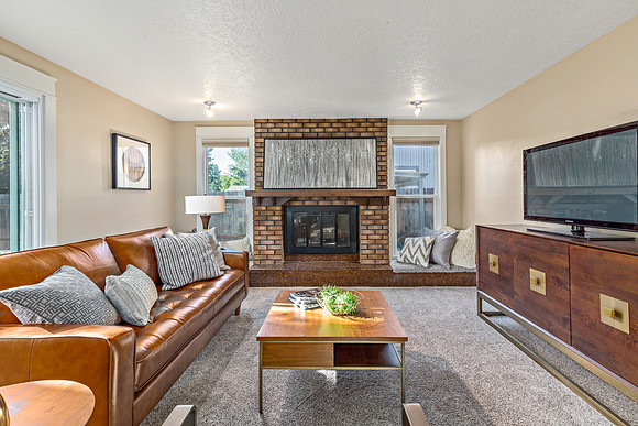 5691 North Marcliffe Avenue-20
