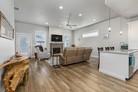 1306 Bolton-8