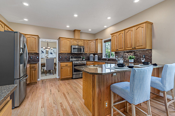 10482 W Blackstone St-22