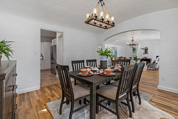 1111 E Banock St-5