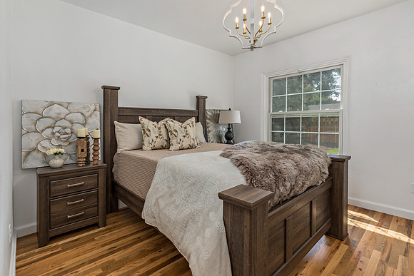 1111 E Banock St-10