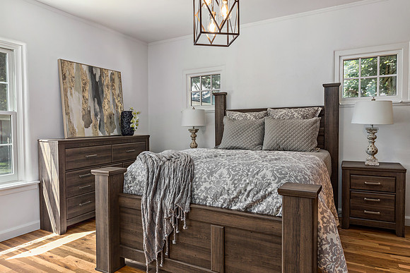 1111 E Banock St-13